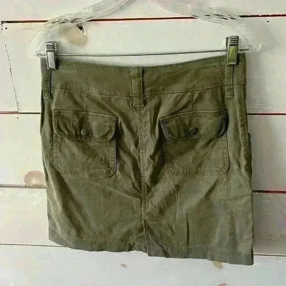 Athleta green mini skirt, size 2. EUC.